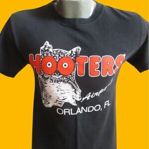 Vintage Men's T-shirt Small Hooters Orlando Florida Airport Black Delta 2 Sided